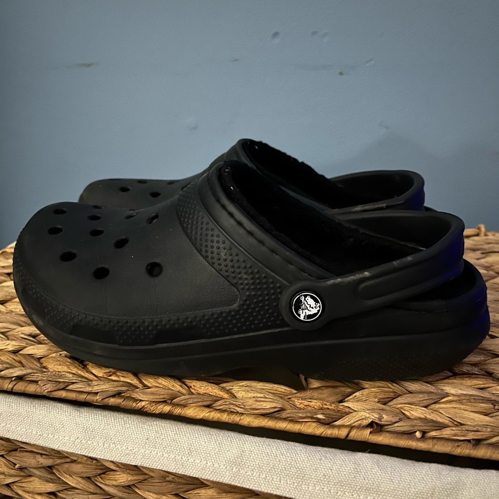 Black Fleece Lined Crocs size 8 - Picture 4 of 6